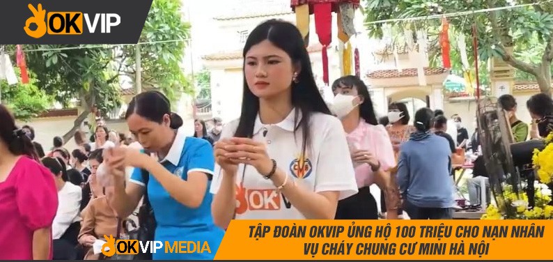 OKVIP cúi mình thắp nhang cho nạn nhân cháy chung cư