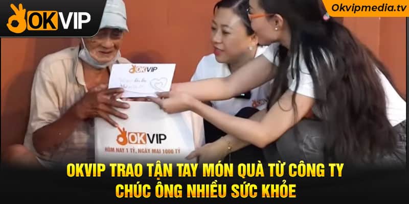 OKVIP trao tận tay món quà từ công ty, chúc ông nhiều sức khỏe