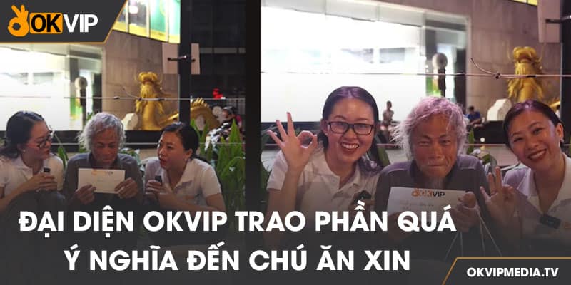 Đại diện OKVIP trao đến chú phần quà ý nghĩa