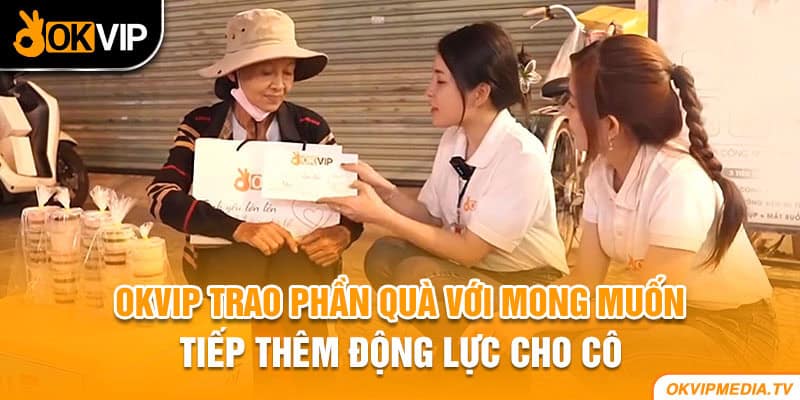 OKVIP trao phần quà với mong muốn tiếp thêm động lực cho cô