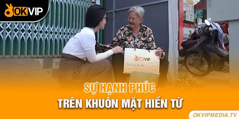 Sự hạnh phúc trên khuôn mặt hiền từ 