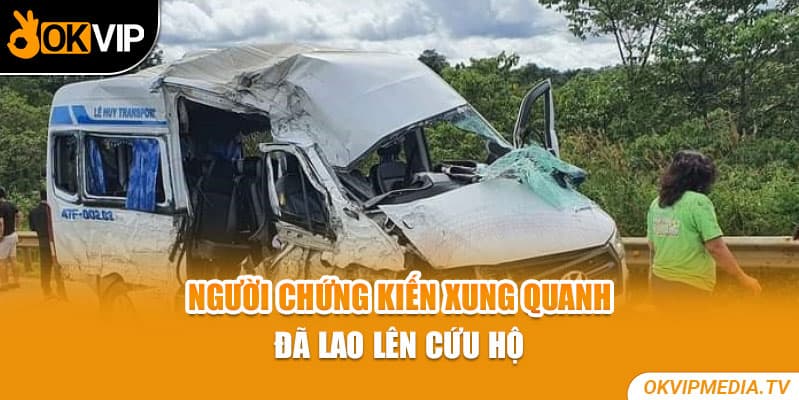 Người chứng kiến xung quanh đã lao lên cứu hộ 